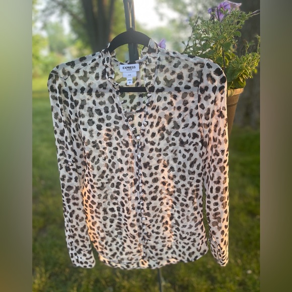 Express Slim Fit Black Print Chiffon Long Sleeve Portofino Shirt Top NWOT Sz S - Picture 2 of 8